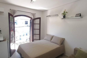 Dois quartos com Banheiros Privativos - Casa em Moema.